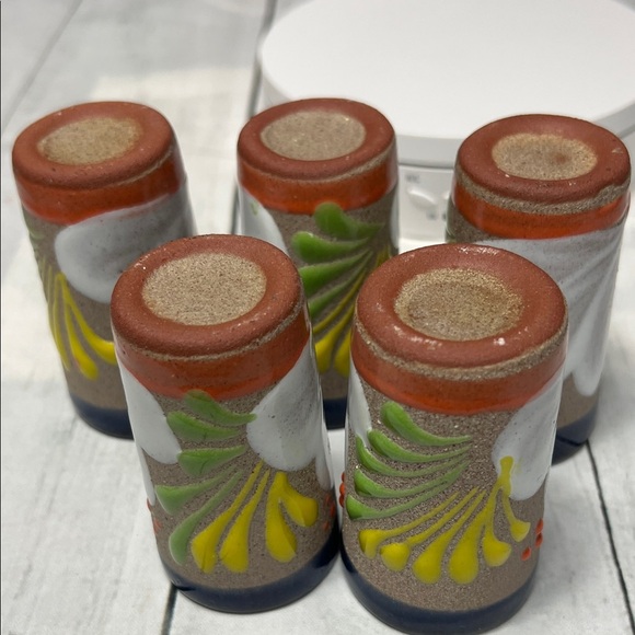 🌵 Set of 5 Hand-Painted Mexican Shot Glasses – Hecho en Mexico Pottery - Picture 3 of 5